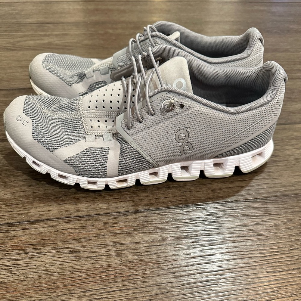 On Running Women’s Size 8